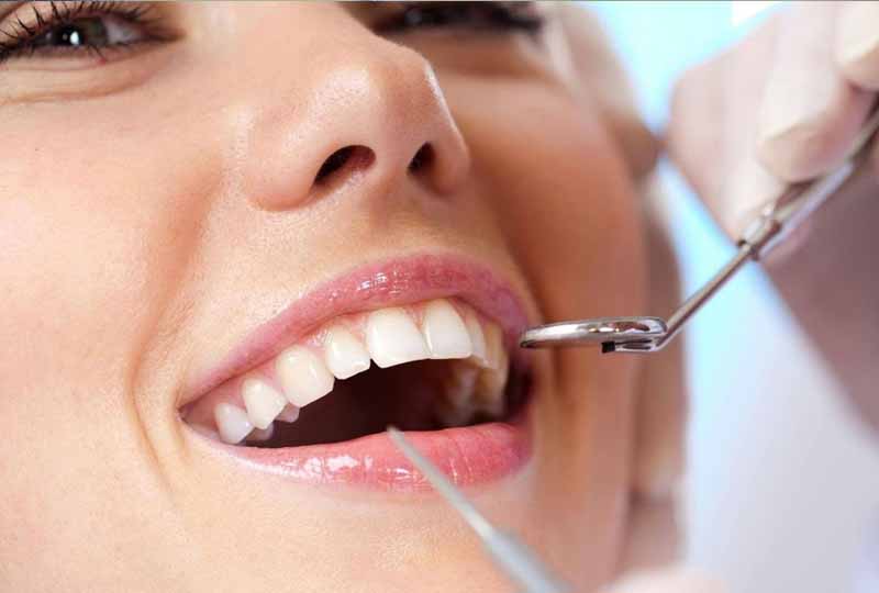 Sau khi tháo niềng bệnh nhân vẫn phải tái khám kiểm tra đến khi răng ổn định
