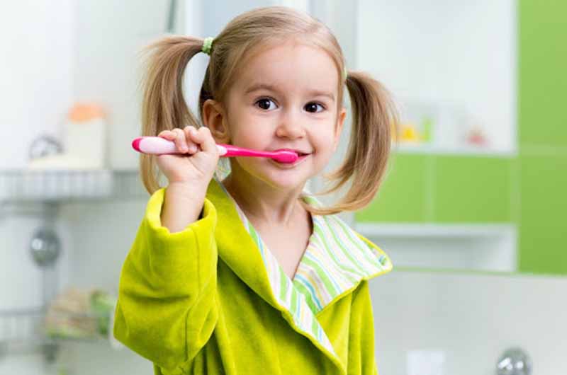 Luôn giữ vệ sinh răng miệng của trẻ thật sạch sẽ