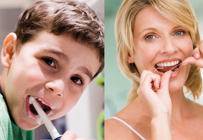 Vệ sinh răng miệng đúng cách là một trong những lưu ý quan trọng khi niềng răng khấp khểnh