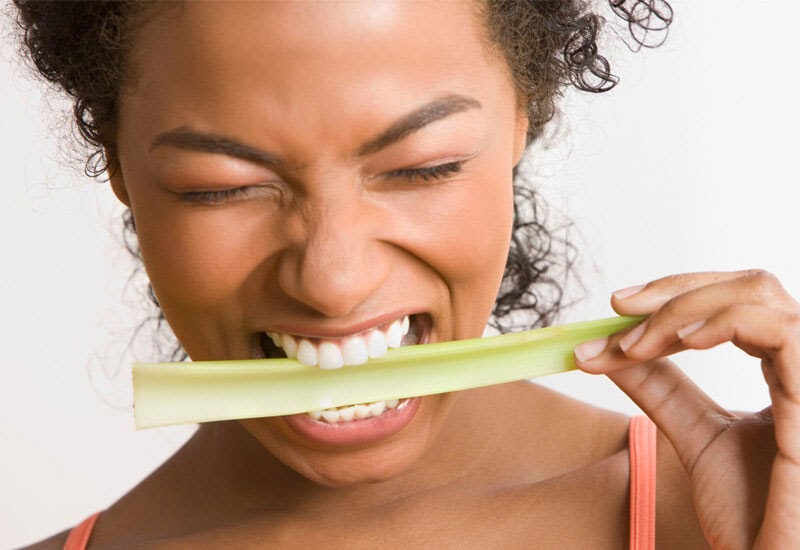Trong quá trình niềng răng, cần đặc biệt chú ý ăn uống