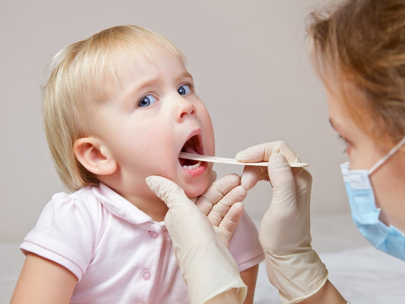 Đưa trẻ khám nha khoa định kỳ để phòng ngừa các bệnh răng miệng