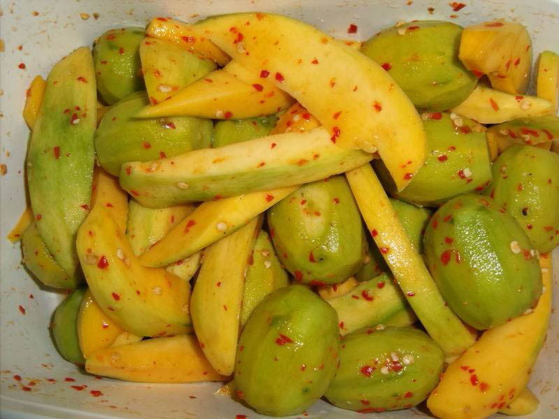 Đồ chua cay cũng không phải thực phẩm tốt cho người viêm lợi