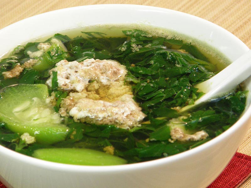 Đối với trẻ đang chậm mọc răng, cha mẹ nên xây dựng thực đơn là các món ăn mát, lạnh