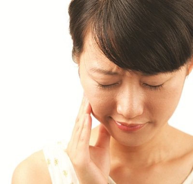 Ê buốt răng sau khi sinh phải làm sao?
