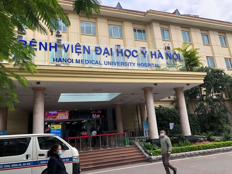 Bọc răng sứ cho răng mọc lệch Bệnh viện Đại học Y Hà Nội - Địa chỉ tin cậy cho người dân miền Bắc