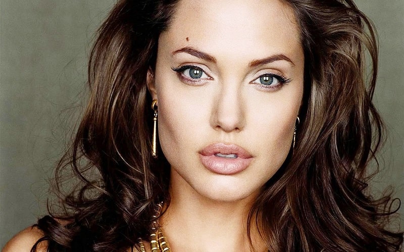 Diễn viên Angelina Jolie sở hữu bờ môi cong đầy quyến rũ