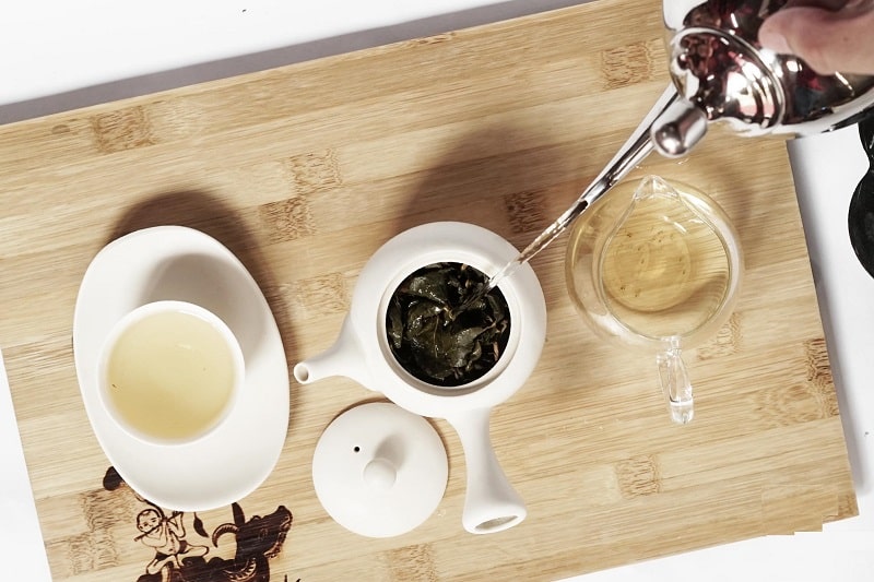 Phần bã sau khi pha trà có thể dùng để làm giảm sưng nướu hiệu quả