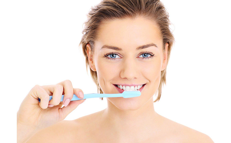 Hãy chải răng thật kỹ để loại bỏ hết mảng bám