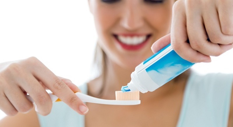 Bà bầu nên sử dụng loại kem đánh răng vừa có khả năng làm trắng răng vừa đảm bảo an toàn cho sức khỏe