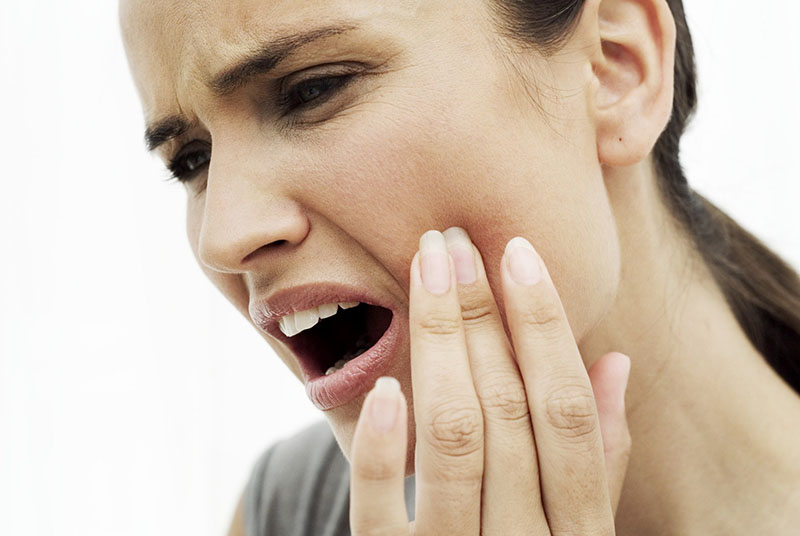 Nếu đang đau răng hoặc bị bệnh về răng nướu thì không nên tẩy trắng răng