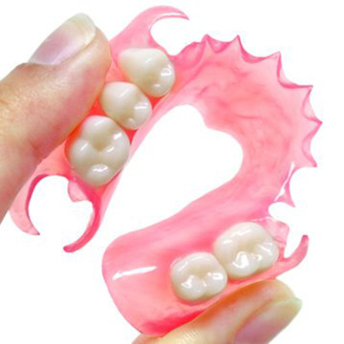 Sử dụng hàm nhựa tháo lắp khắc phục tình trạng mất răng