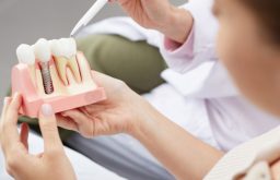 Người Bệnh Tim Mạch Có Nên Trồng Răng Implant Không?